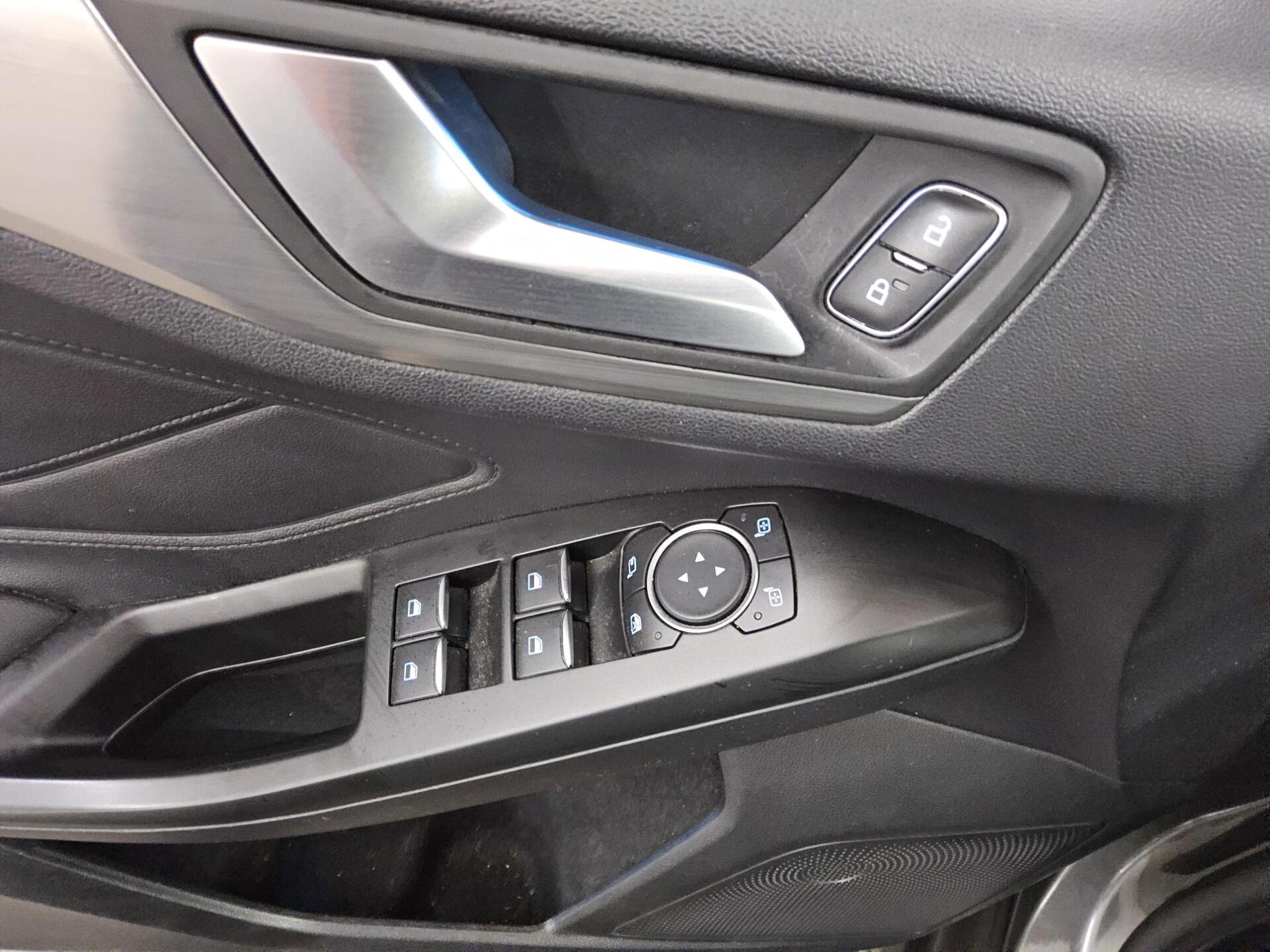 Ford Focus Turnier 1.5 EB Titanium Navi ACC PDC Shz 9