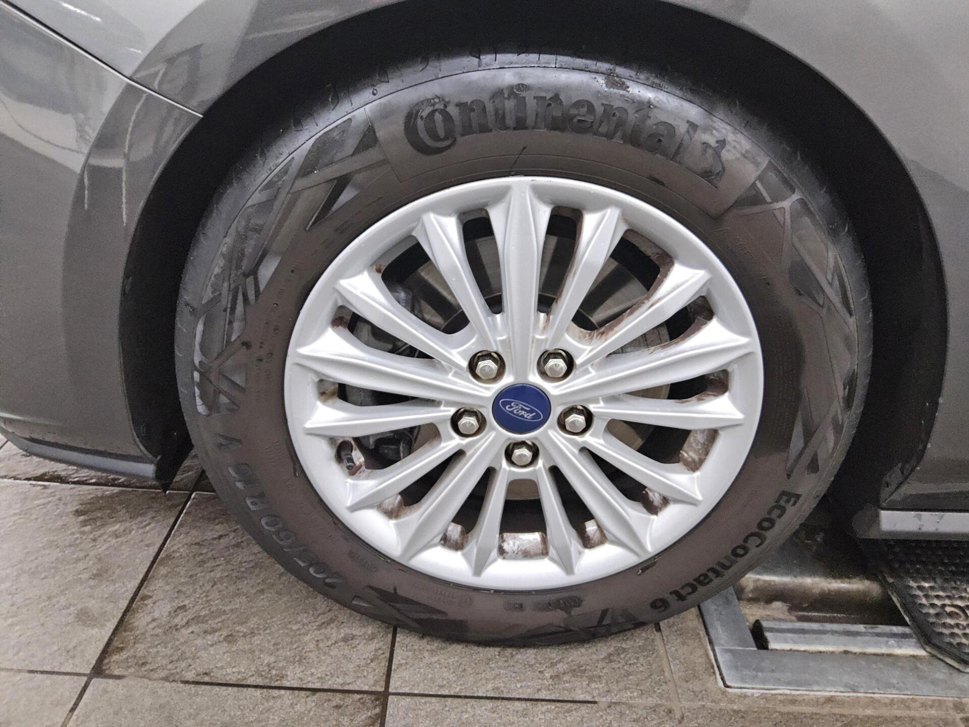 Ford Focus Turnier 1.5 EB Titanium Navi ACC PDC Shz 10