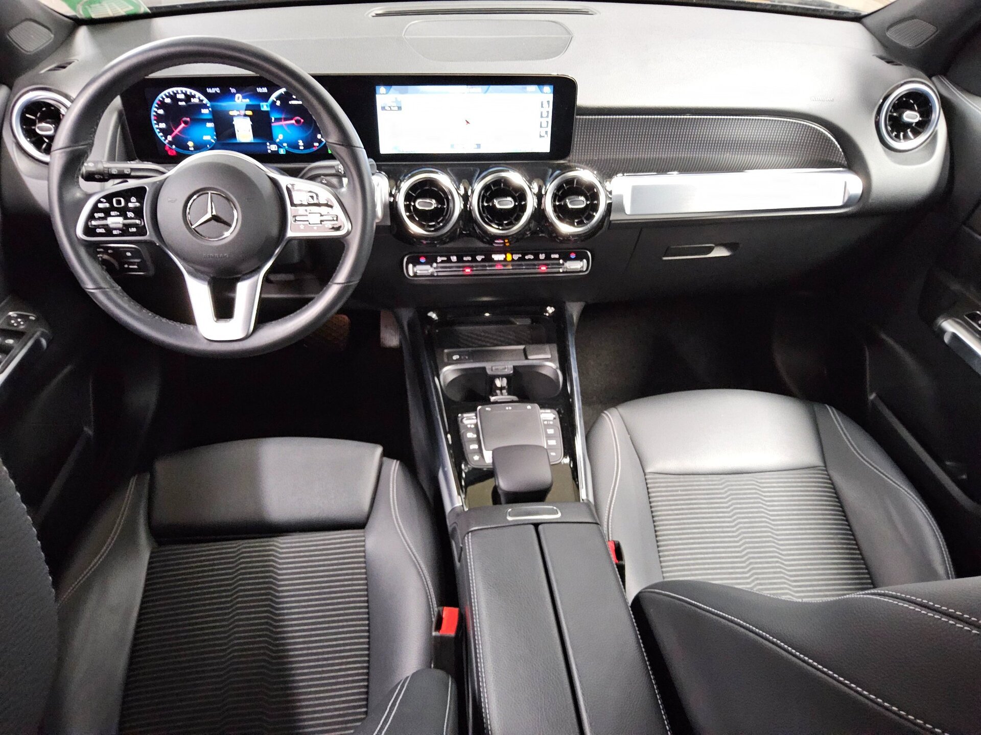Mercedes-Benz GLB 200 d Progressive Navi LED MBUX+ AHK RFK 5