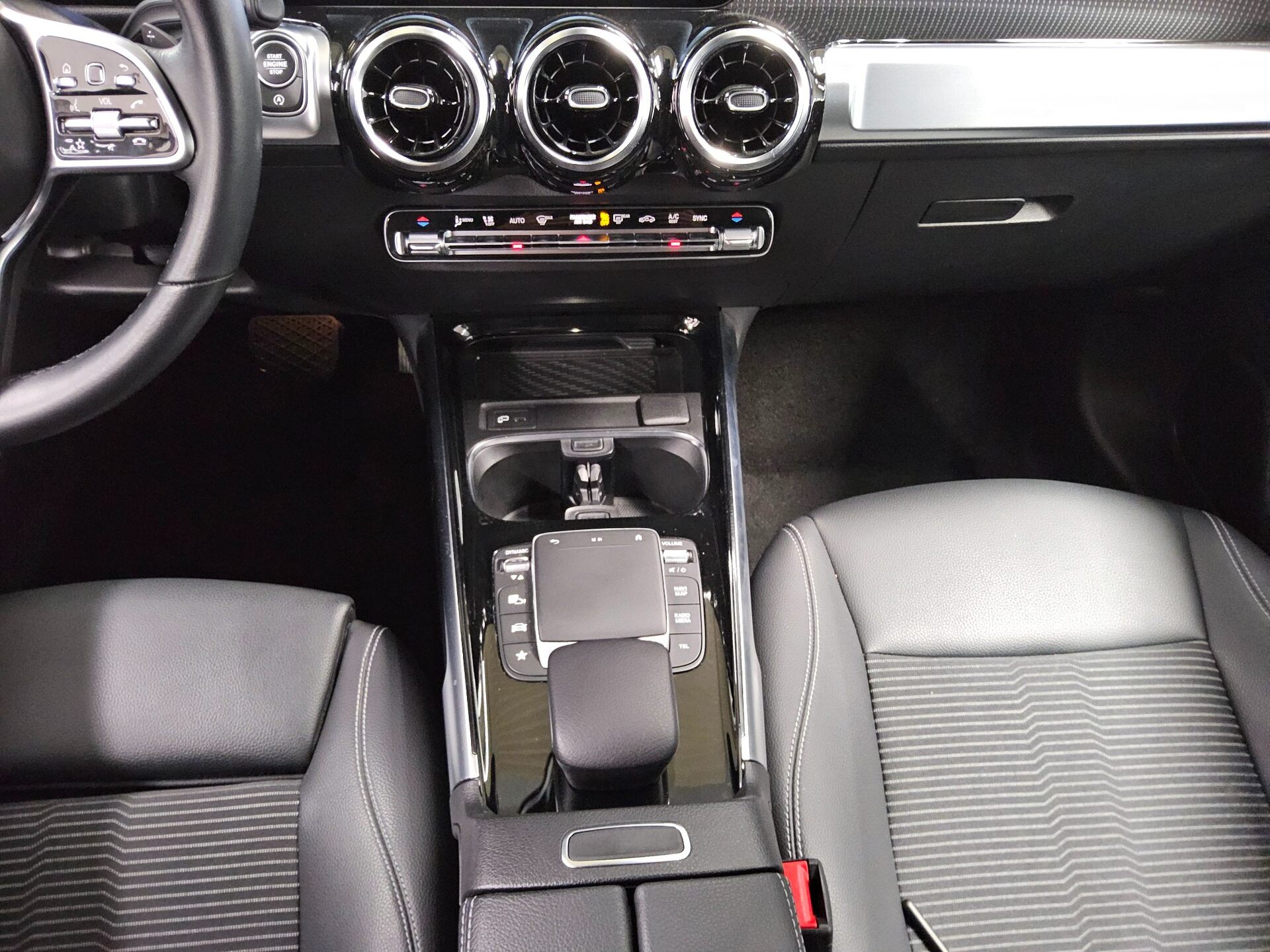 Mercedes-Benz GLB 200 d Progressive Navi LED MBUX+ AHK RFK 6