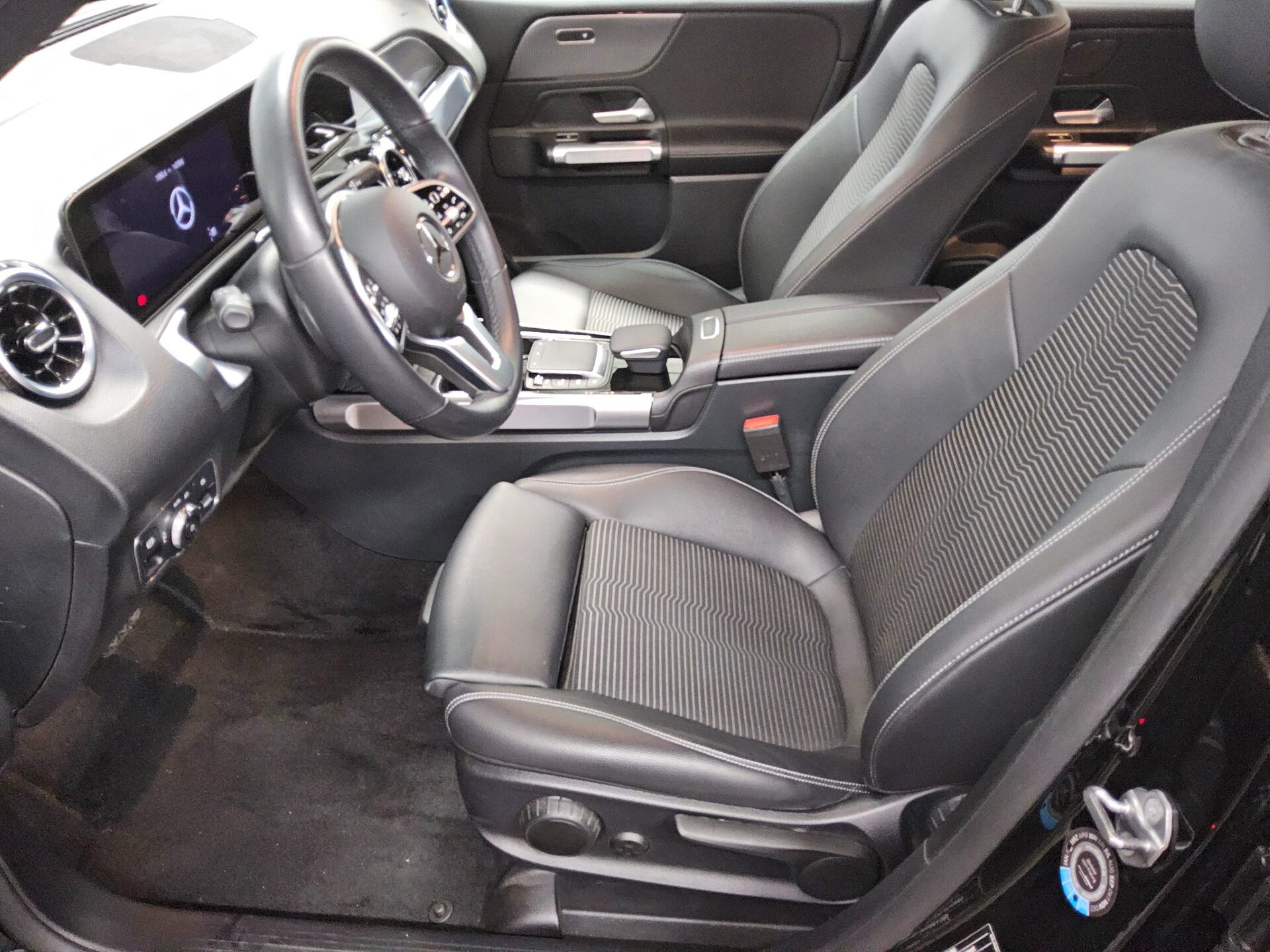 Mercedes-Benz GLB 200 d Progressive Navi LED MBUX+ AHK RFK 9