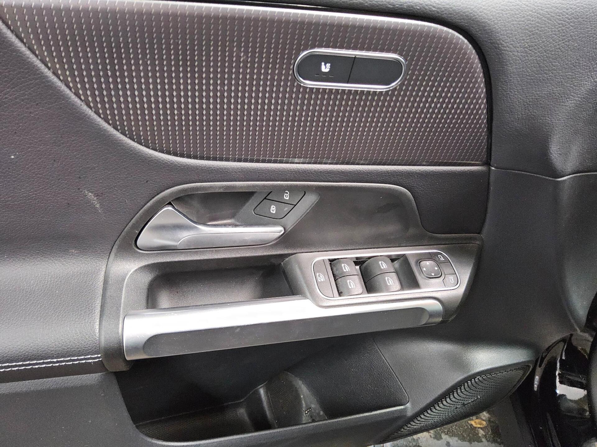 Mercedes-Benz GLB 200 d Progressive Navi LED MBUX+ AHK RFK 10