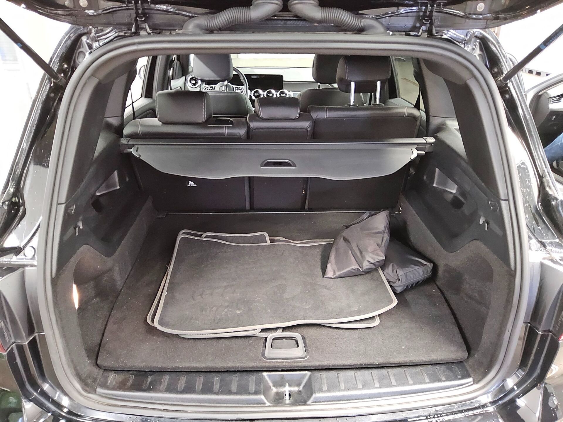 Mercedes-Benz GLB 200 d Progressive Navi LED MBUX+ AHK RFK 12