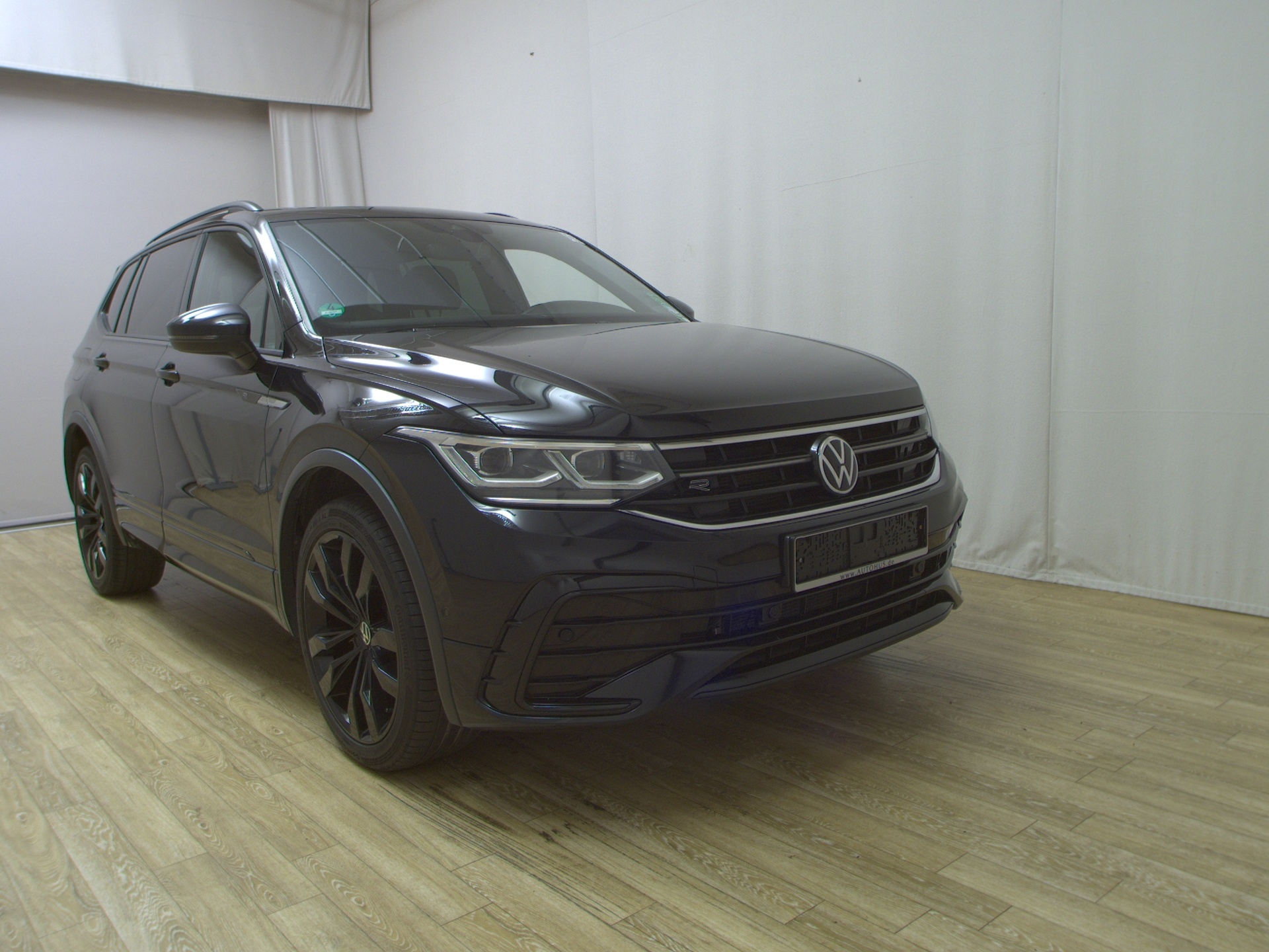 Volkswagen Tiguan Allspace 2.0 TDI 4M R-Line 7-Sitze Navi LED AID Pano H/K 3