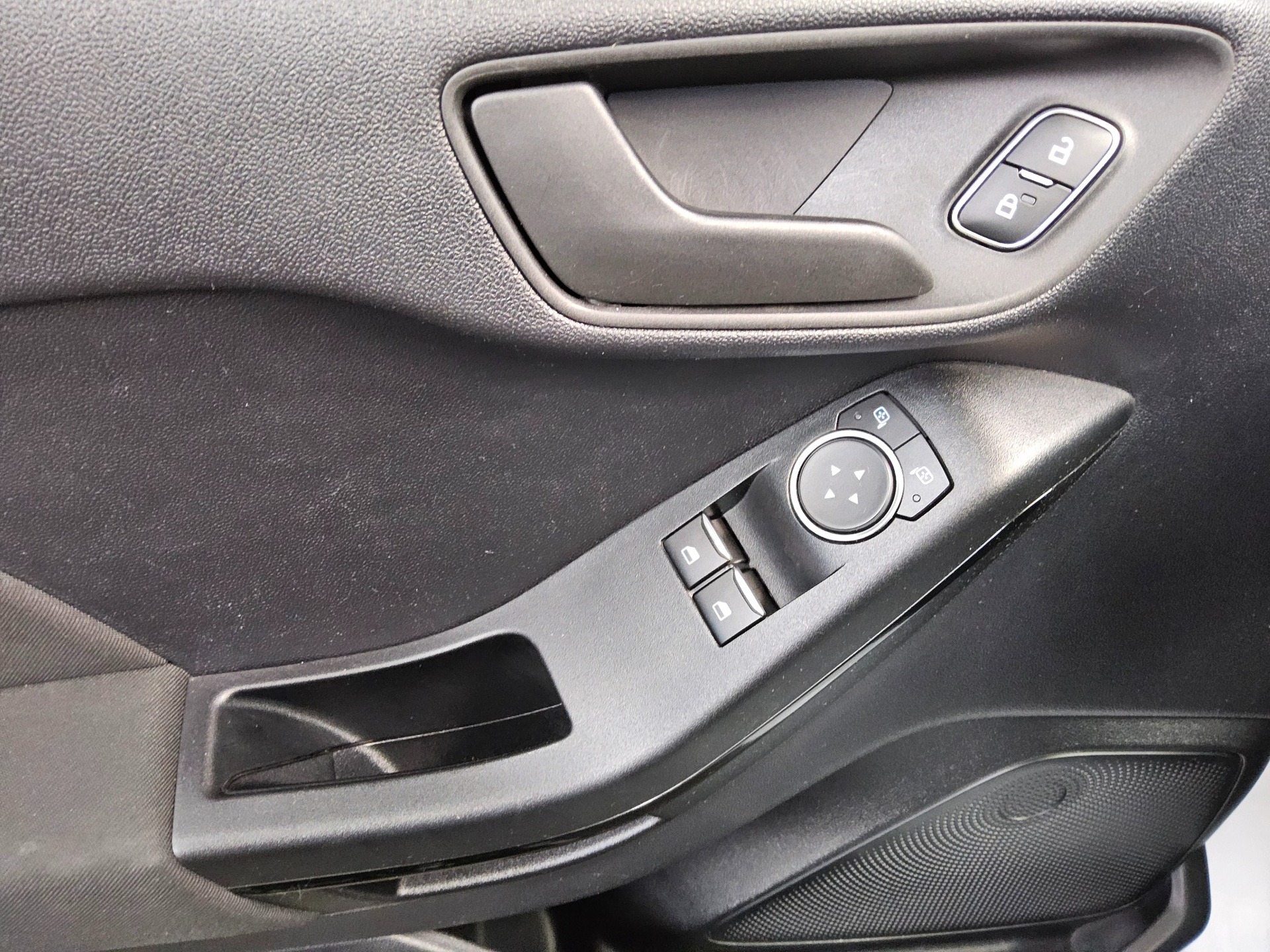 Ford Fiesta 1.1 Trend LED DAB PDC Shz Klima 9