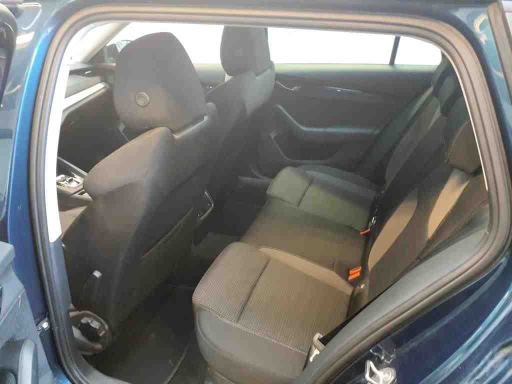 Skoda Octavia Kombi 1.4 TSI iV Ambition NAVI KLIMAAUT SHZ PDC LED 7