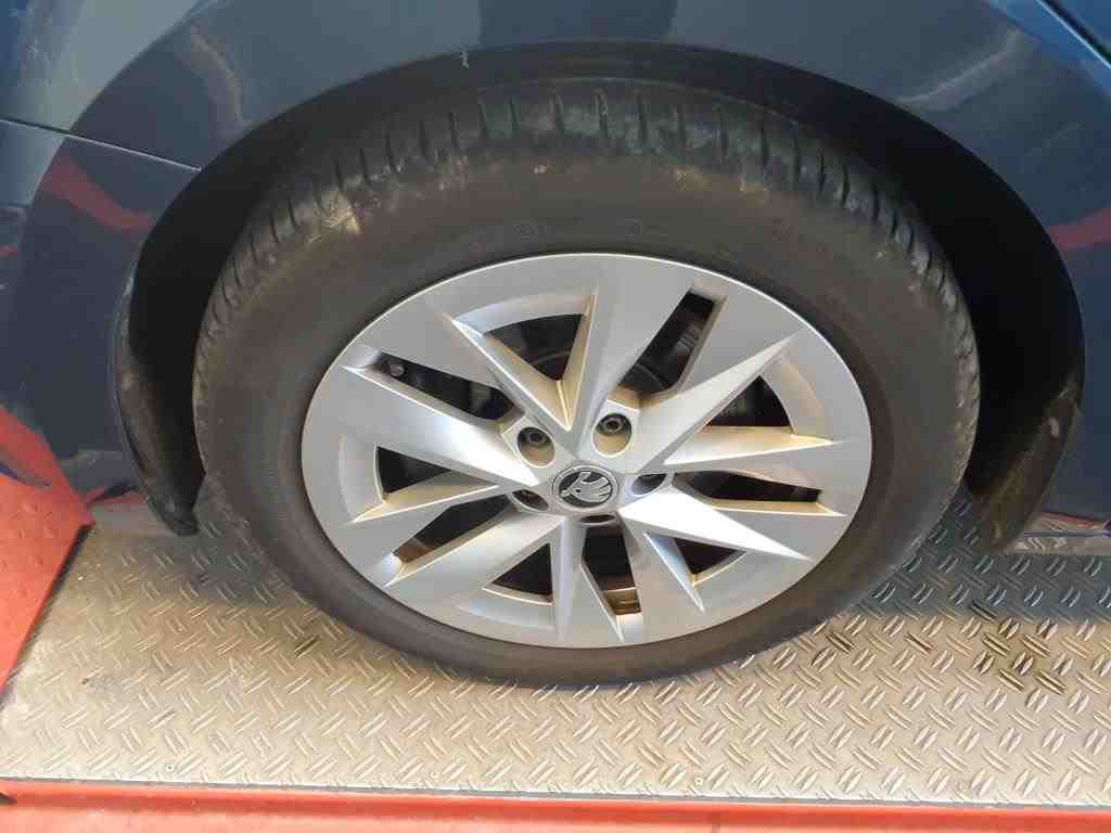Skoda Octavia Kombi 1.4 TSI iV Ambition NAVI KLIMAAUT SHZ PDC LED 12