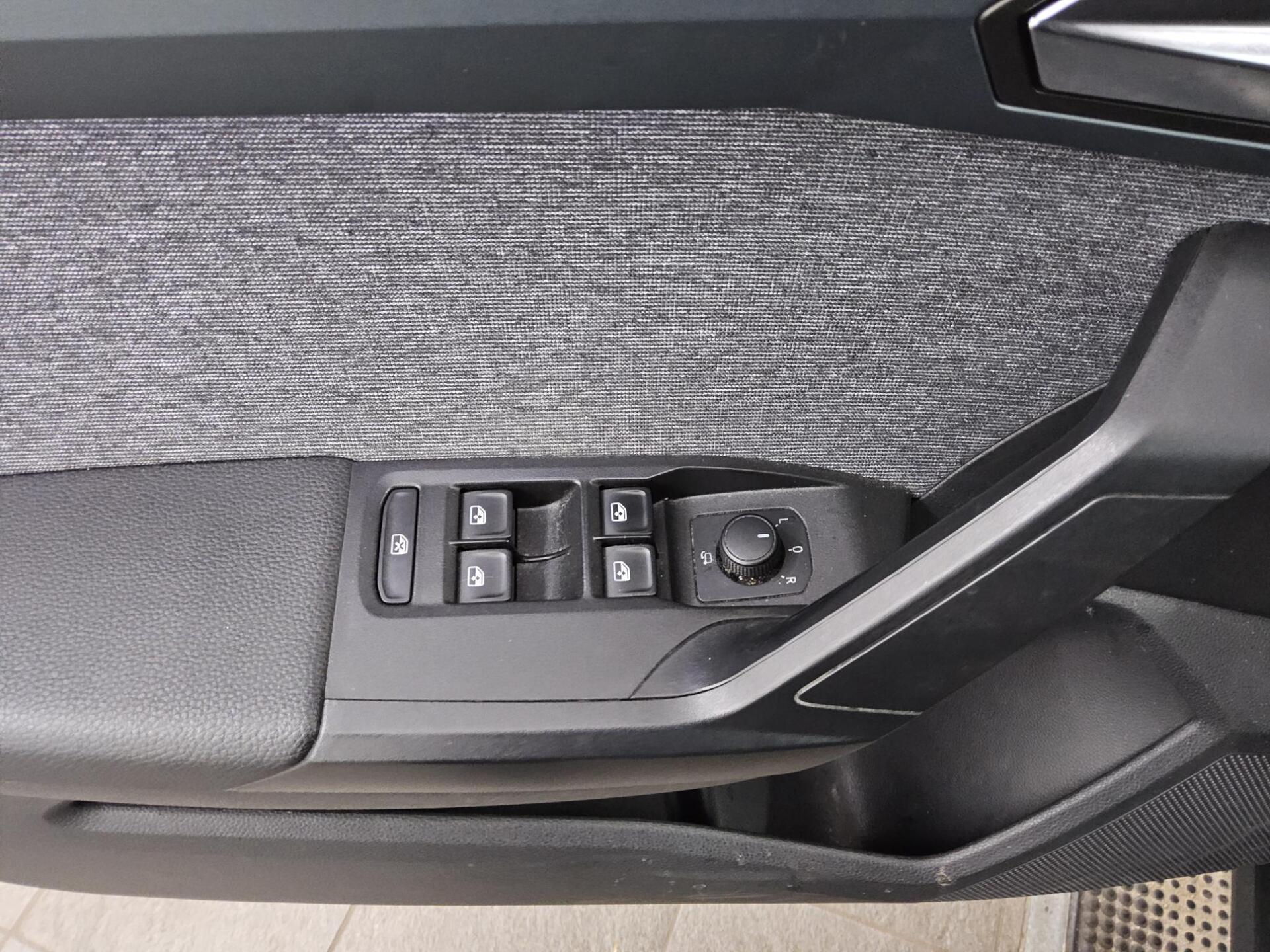 Seat Arona 1.0 TSI Xperience Navi LED vc RfK ACC Shz 10