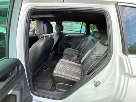 Volkswagen Tiguan 2.0 TDI R-Line NAVI LED vc SHZ PDC 7