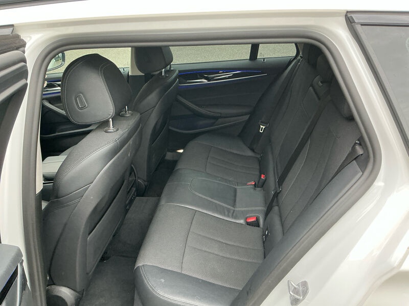 BMW 520dA Touring Sport-Line NAVI LED SHZ PDC 7