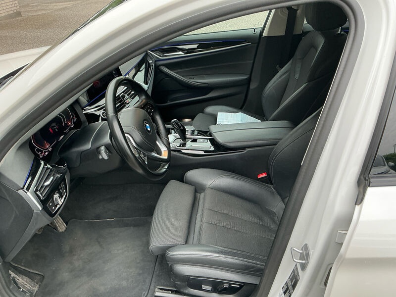 BMW 520dA Touring Sport-Line NAVI LED SHZ PDC 6
