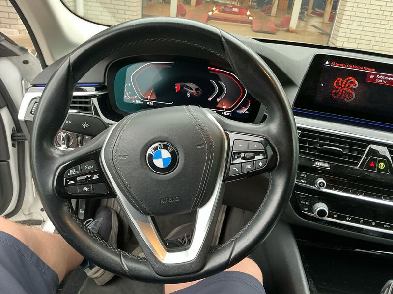 BMW 520dA Touring Sport-Line NAVI LED SHZ PDC 8