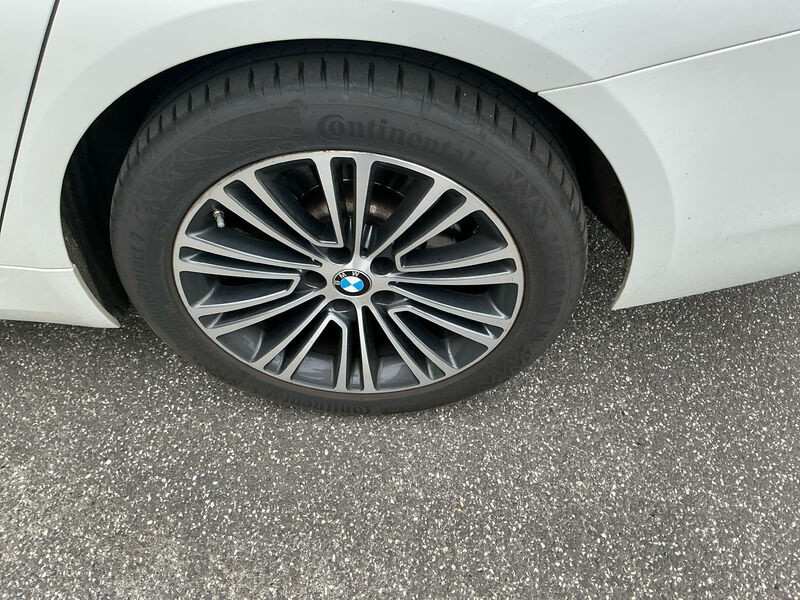 BMW 520dA Touring Sport-Line NAVI LED SHZ PDC 12