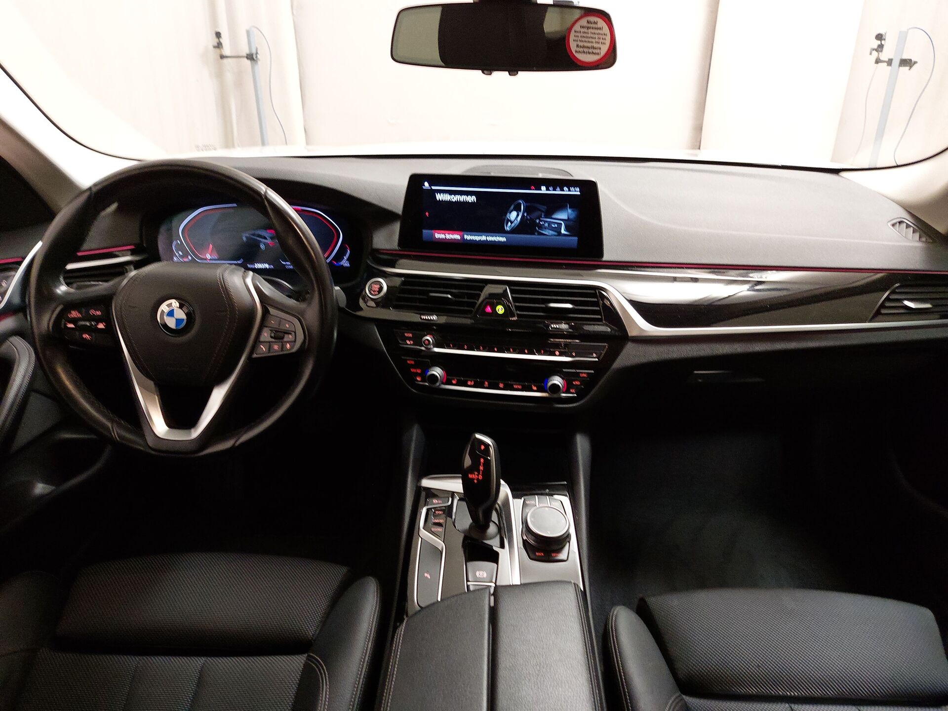 BMW 520d Touring Sport-Line NAVI ANDROID KLIMAAUT SHZ PDC 12