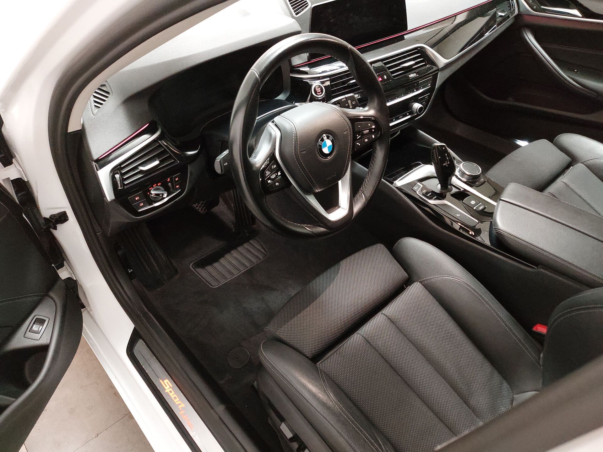 BMW 520d Touring Sport-Line NAVI ANDROID KLIMAAUT SHZ PDC 8