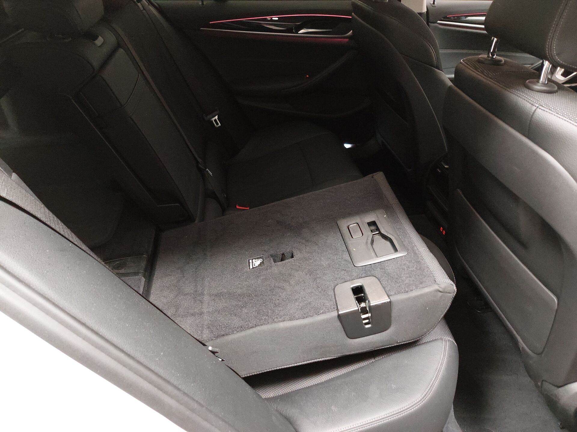 BMW 520d Touring Sport-Line NAVI ANDROID KLIMAAUT SHZ PDC 14