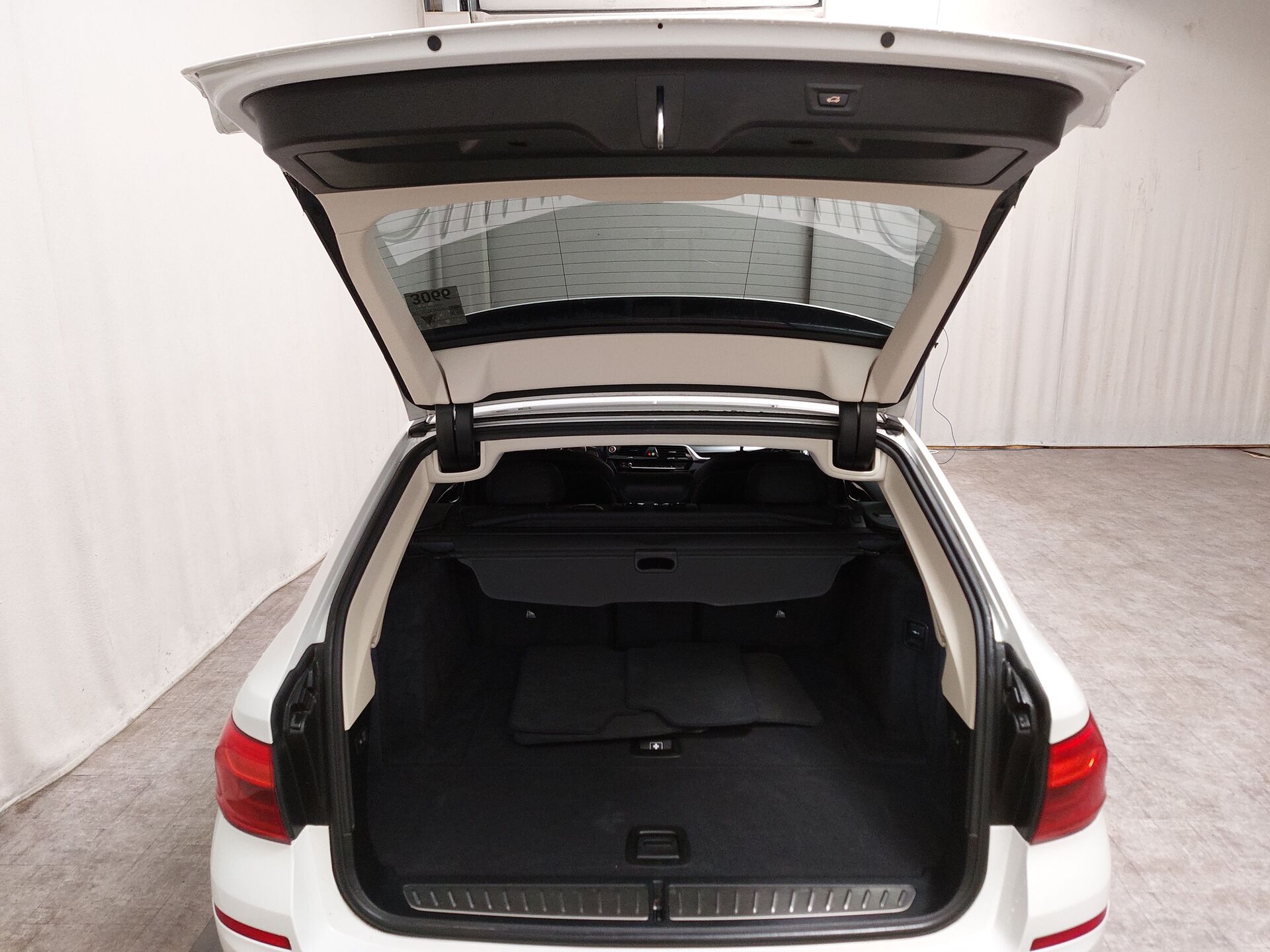 BMW 520d Touring Sport-Line NAVI ANDROID KLIMAAUT SHZ PDC 15
