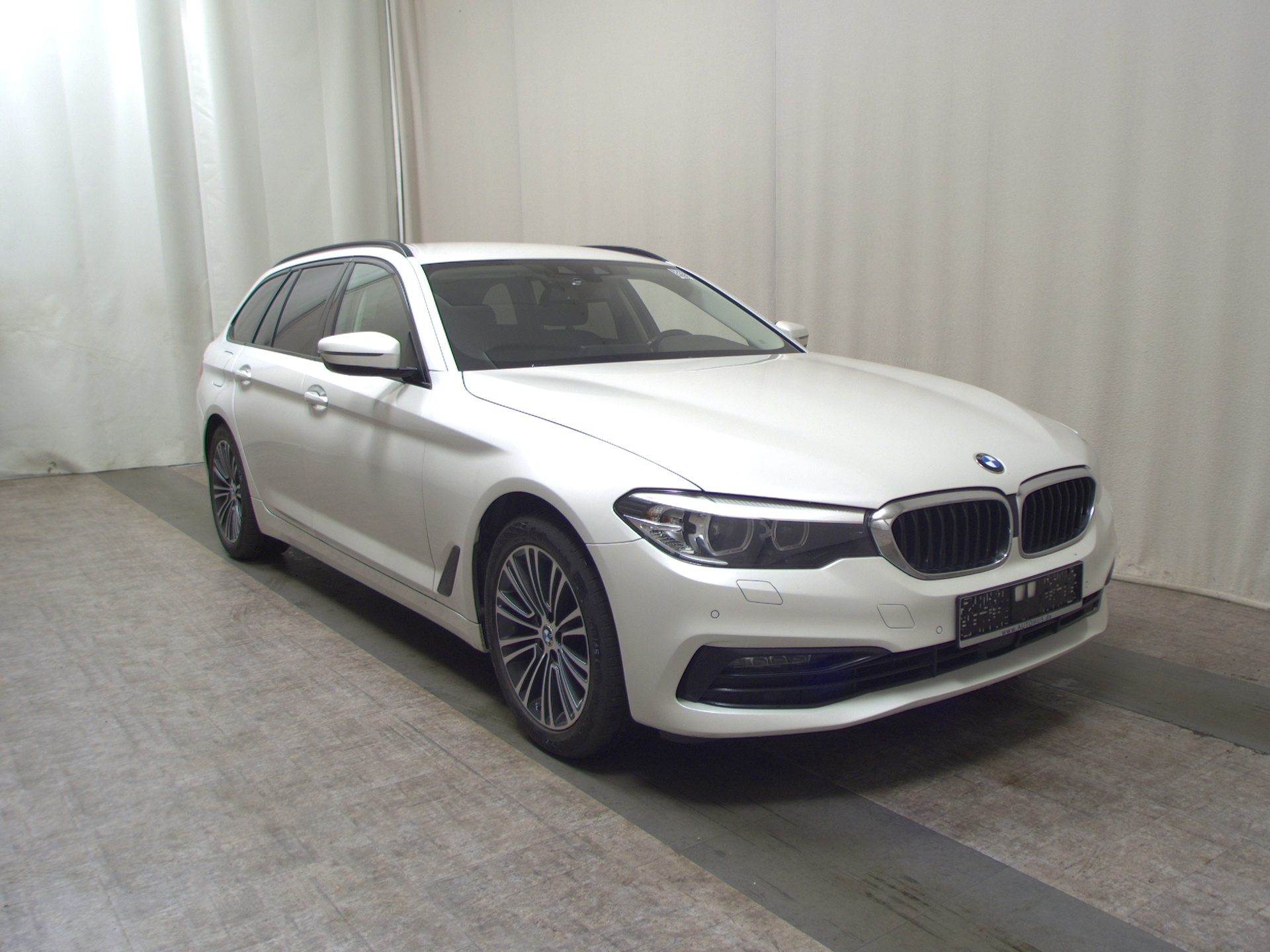 BMW 520d Touring Sport-Line NAVI ANDROID KLIMAAUT SHZ PDC 3