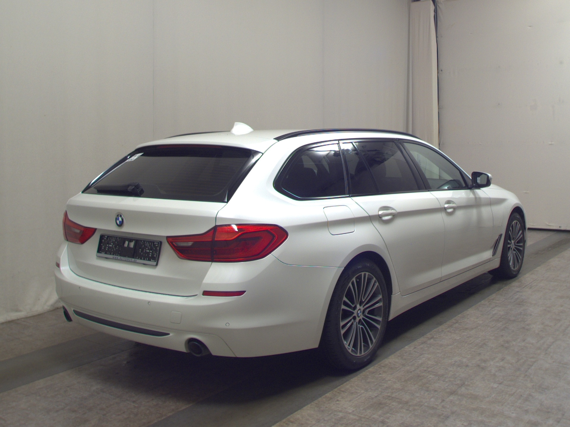 BMW 520d Touring Sport-Line NAVI ANDROID KLIMAAUT SHZ PDC 4