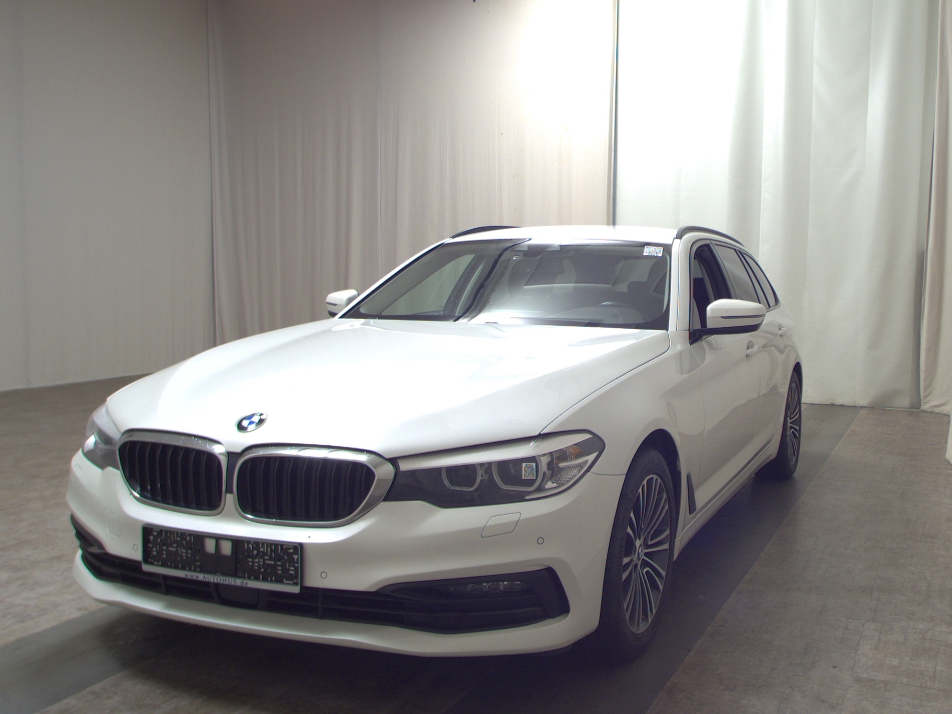 BMW 520d Touring Sport-Line NAVI ANDROID KLIMAAUT SHZ PDC 2