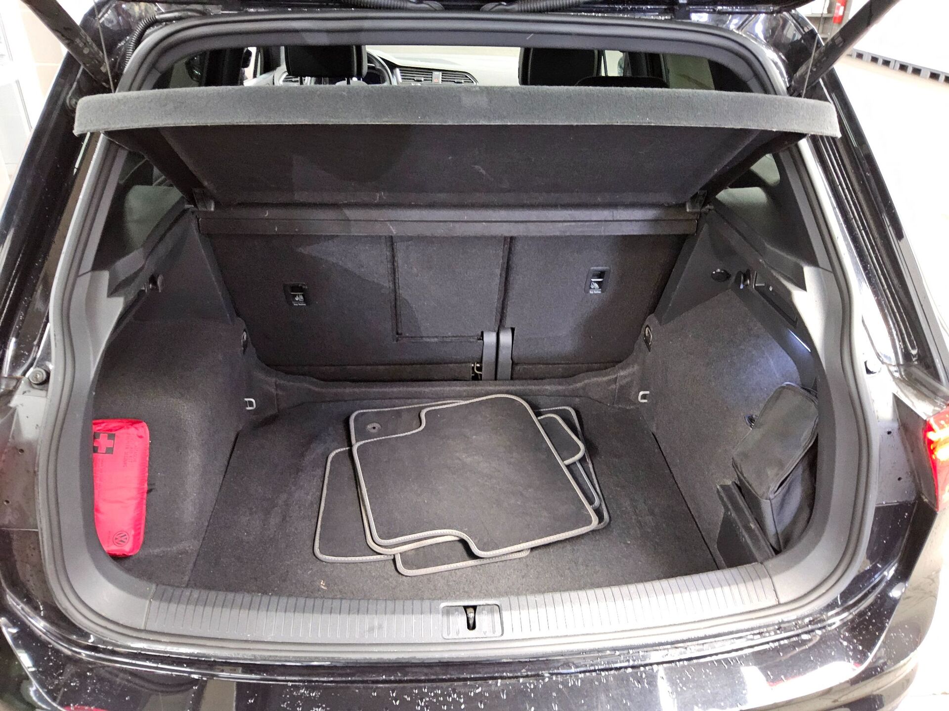 Volkswagen Tiguan 2.0 TDI R-Line Navi LED AID 12