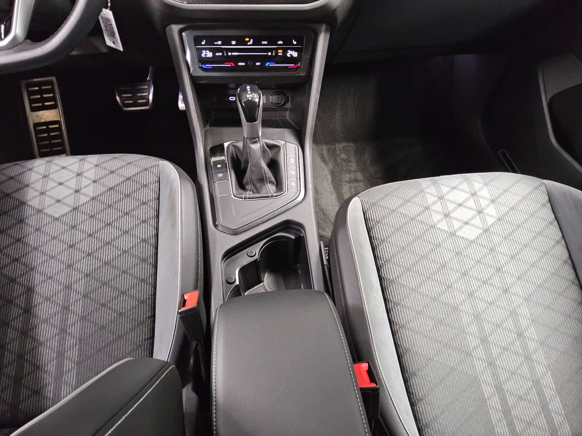 Volkswagen Tiguan 2.0 TDI R-Line Navi LED AID 8