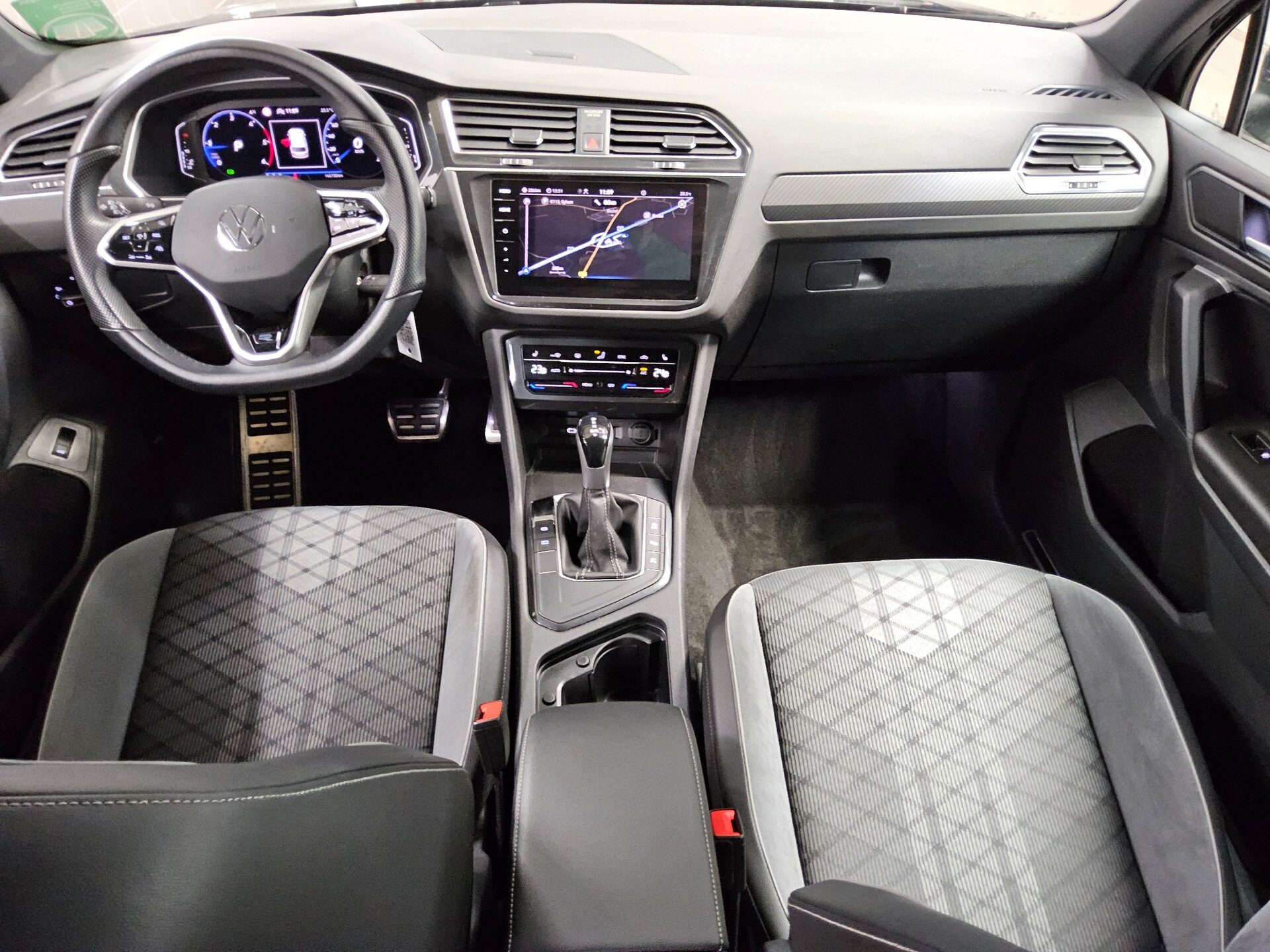 Volkswagen Tiguan 2.0 TDI R-Line Navi LED AID 7