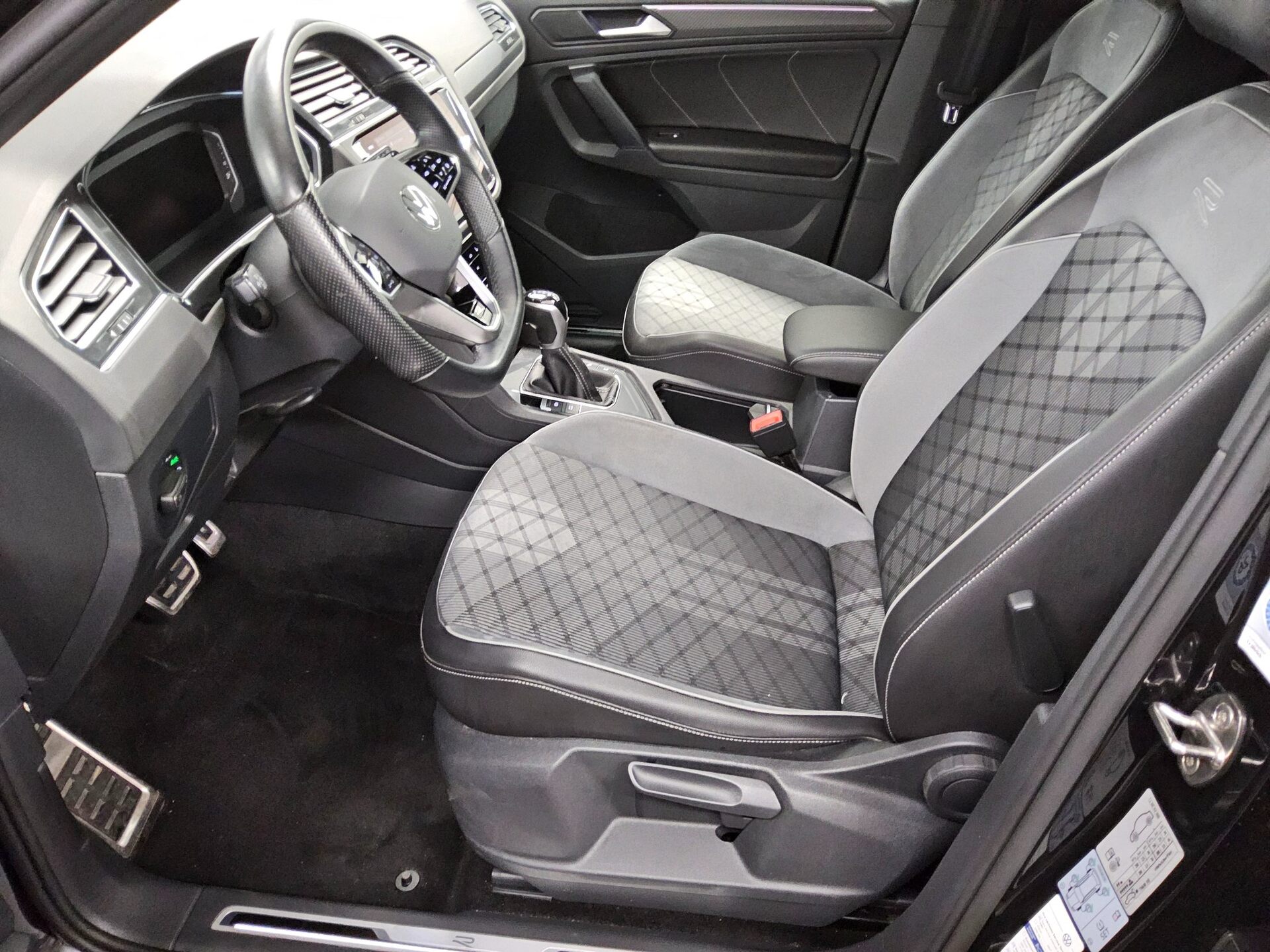 Volkswagen Tiguan 2.0 TDI R-Line Navi LED AID 9