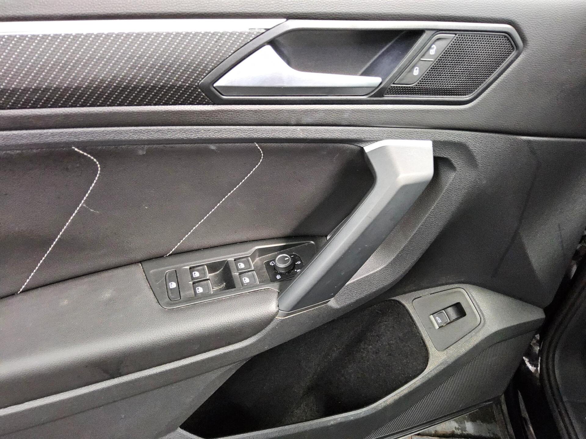 Volkswagen Tiguan 2.0 TDI R-Line Navi LED AID 10
