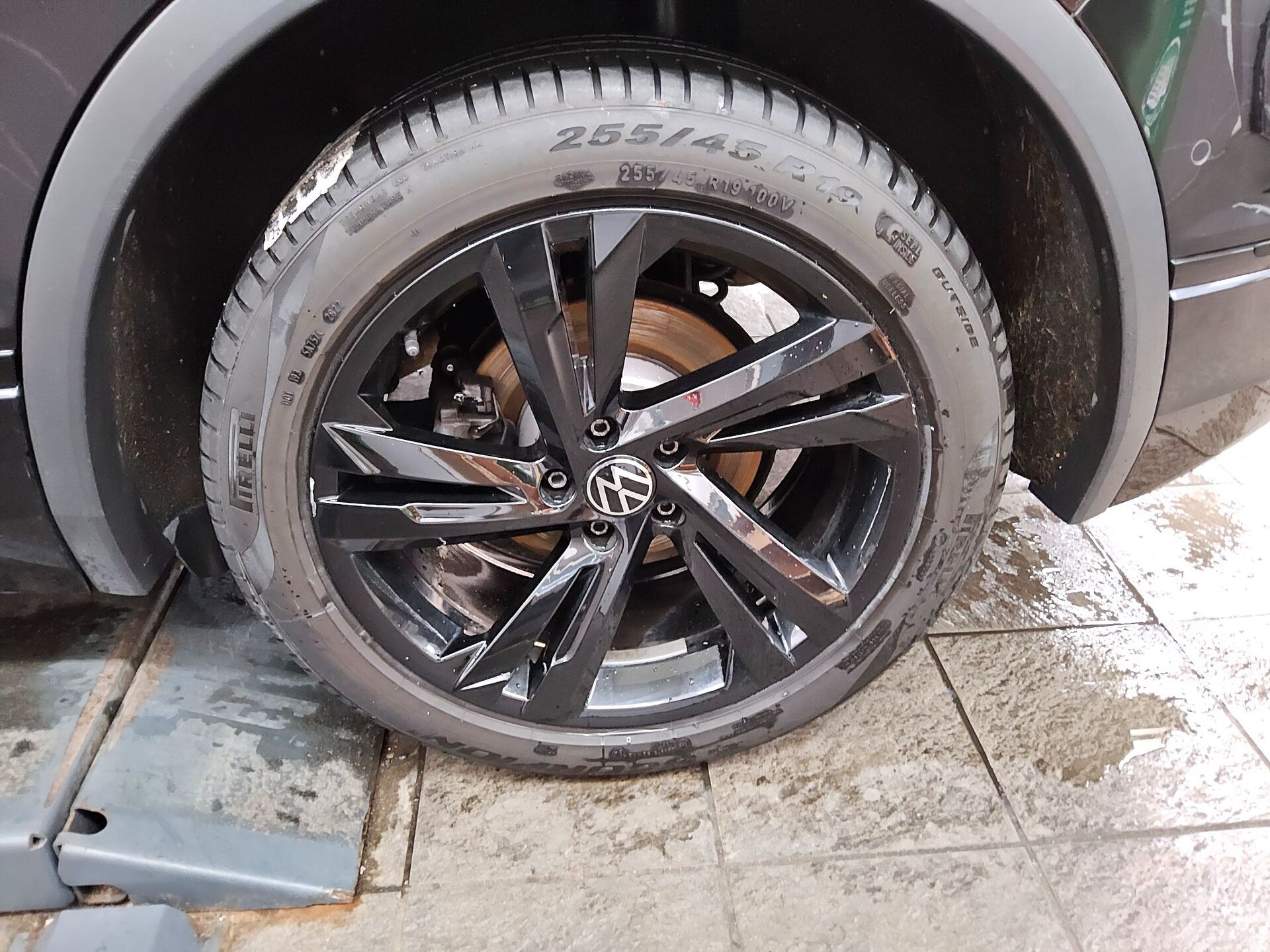 Volkswagen Tiguan 2.0 TDI R-Line Navi LED AID 11