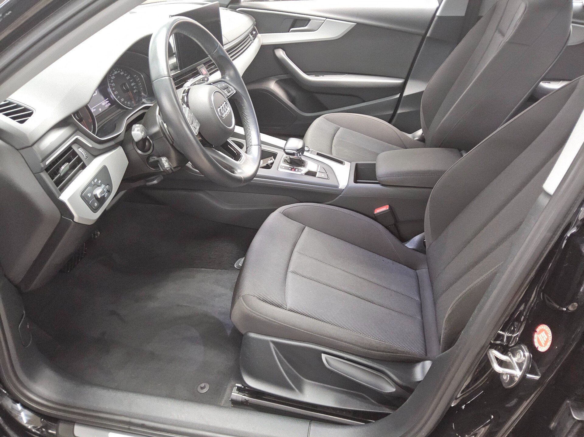 Audi A4 Avant 35 TDI Navi LED PDC Shz 8