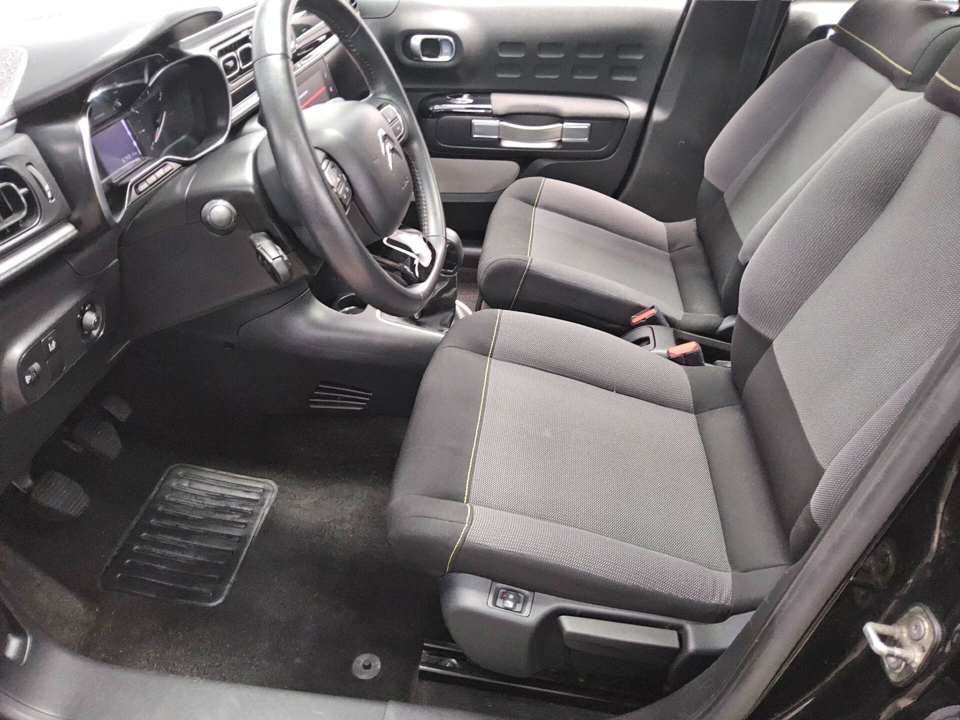 Citroën C3 1.5 BlueHDi Shine Pano PDC Shz Klima 8