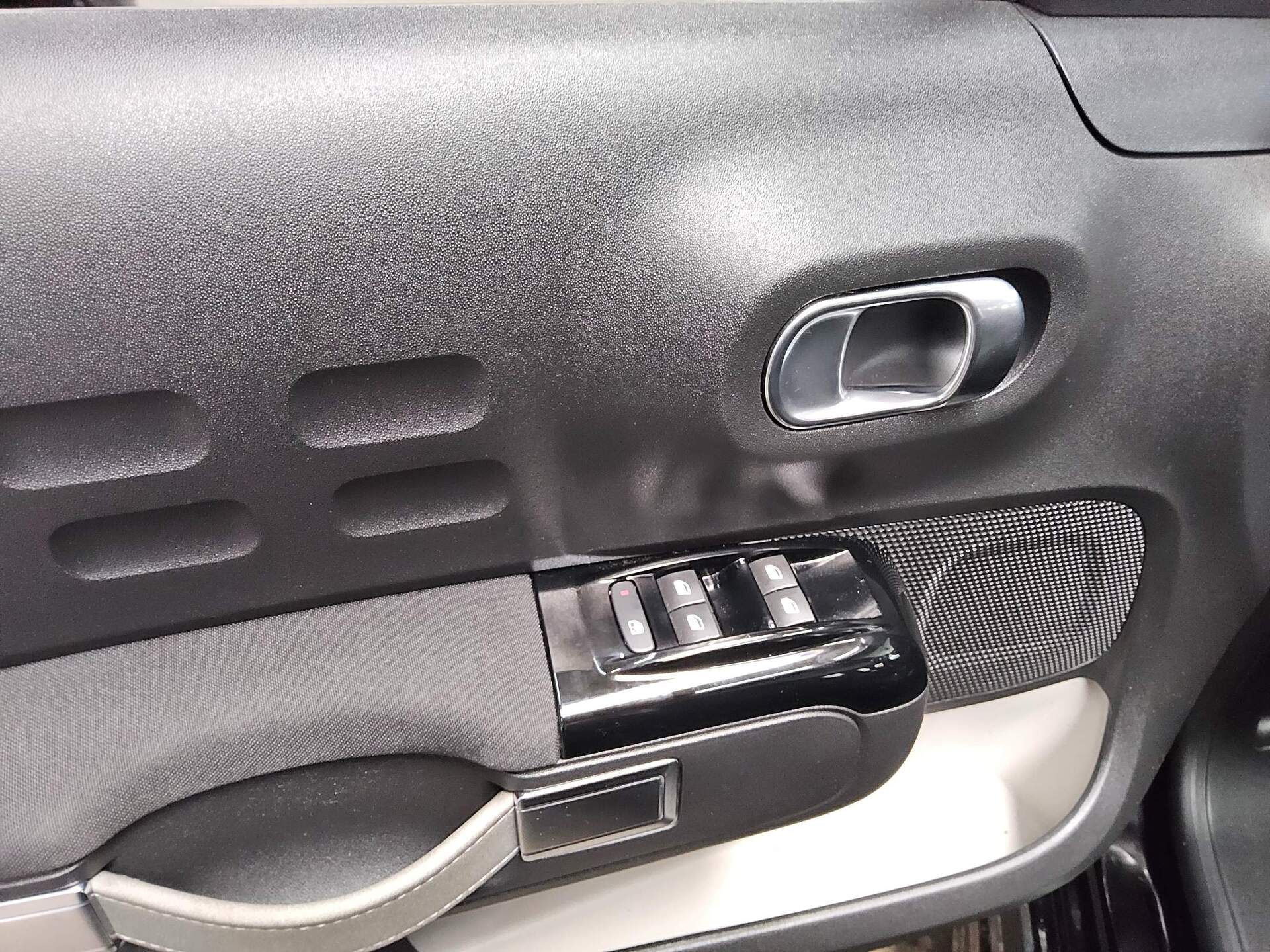 Citroën C3 1.5 BlueHDi Shine Pano PDC Shz Klima 9
