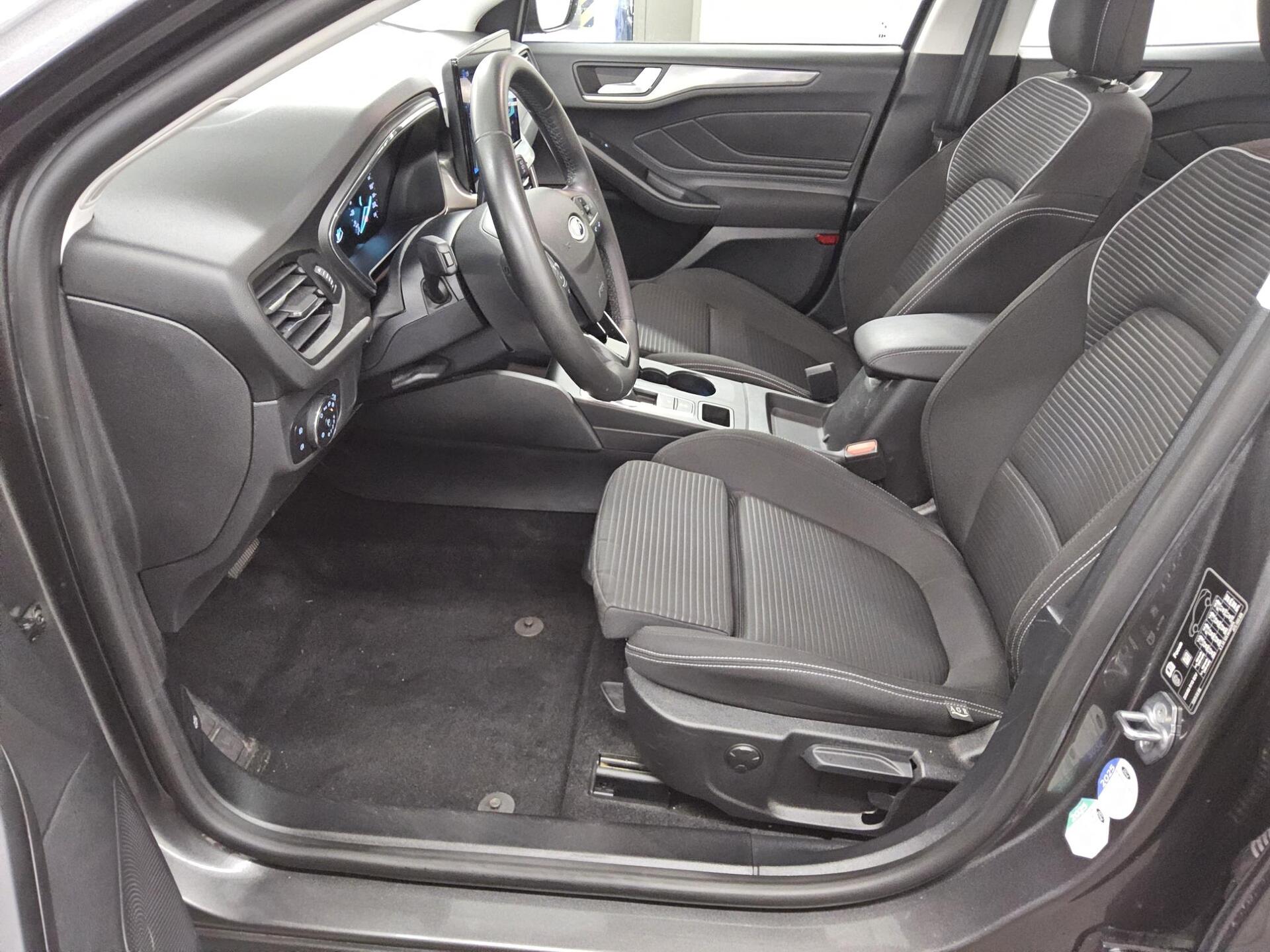 Ford Focus Turnier 1.5 EB Titanium Navi LED RFK Shz 8