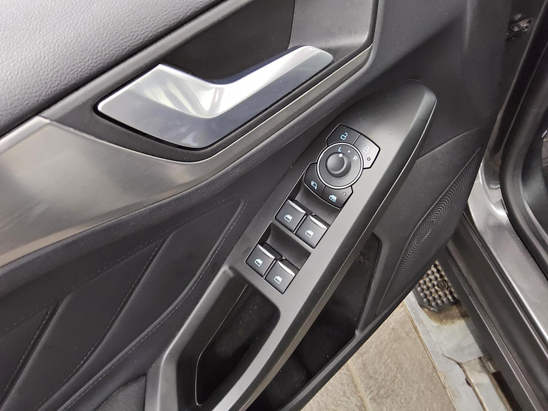 Ford Focus Turnier 1.5 EB Titanium Navi LED RFK Shz 9