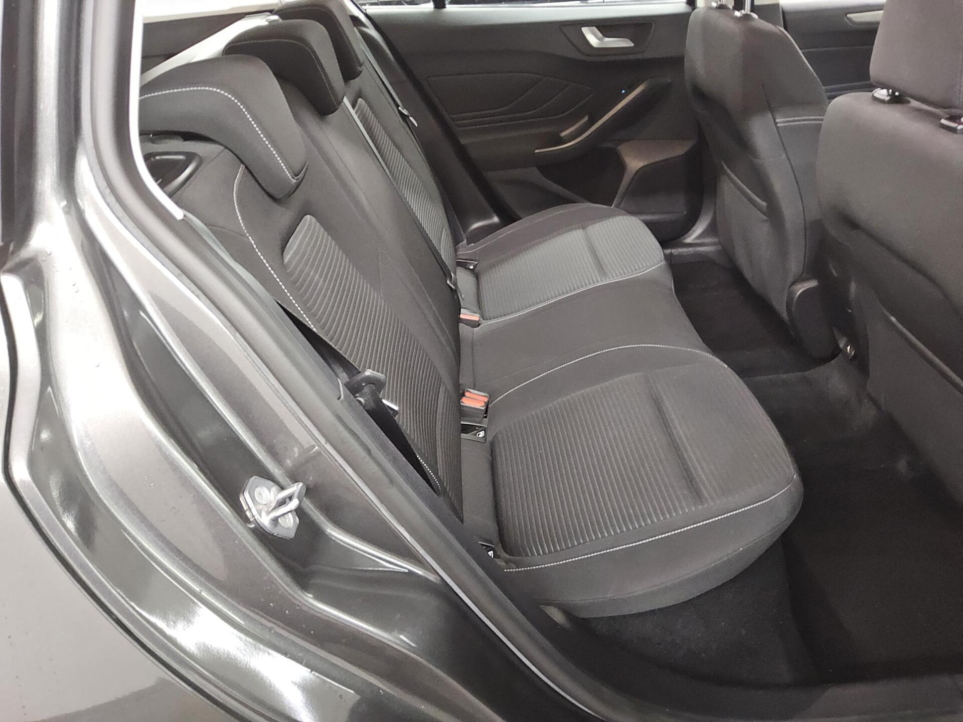 Ford Focus Turnier 1.5 EB Titanium Navi LED RFK Shz 13