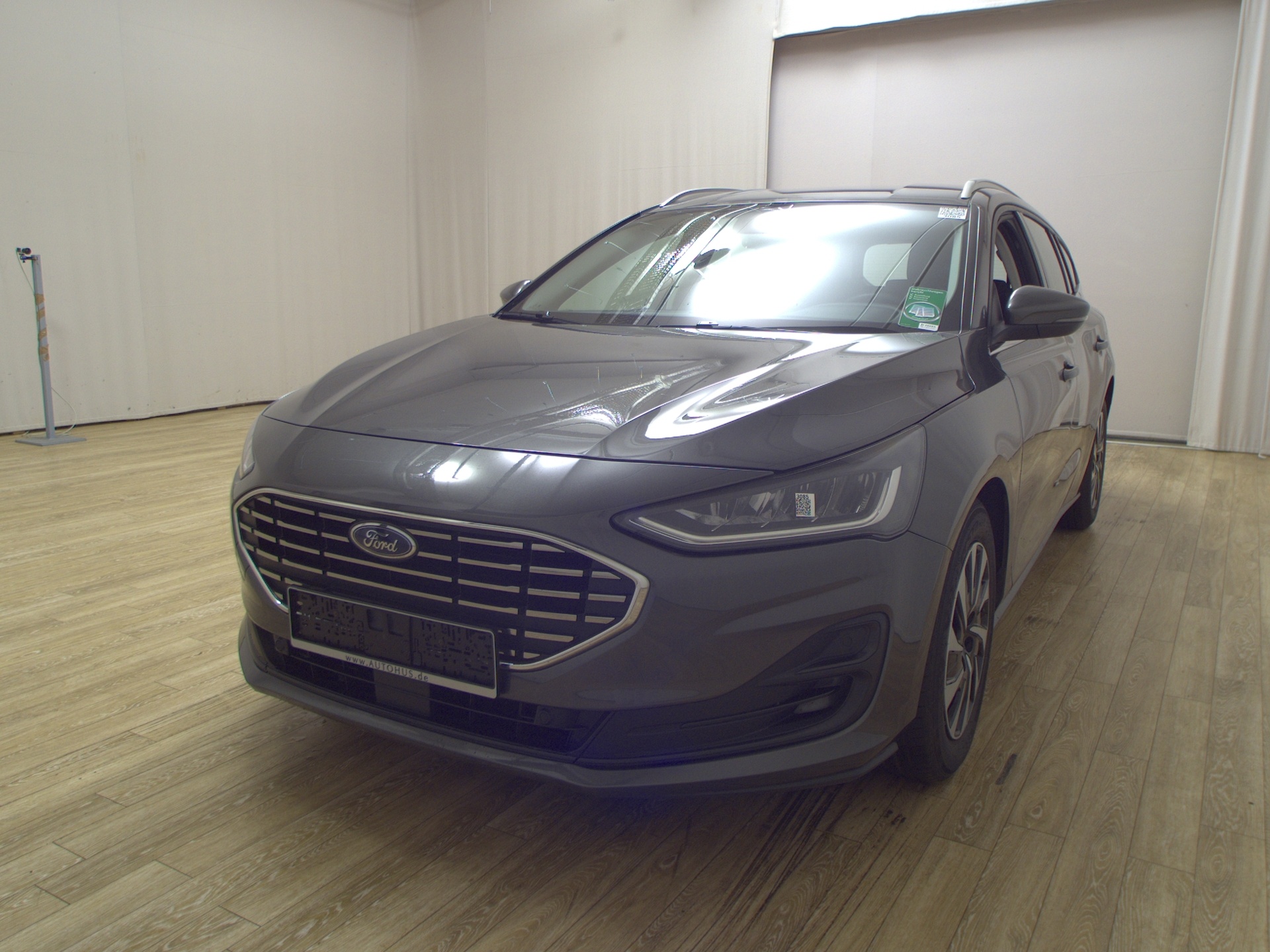 Ford Focus Turnier 1.5 EB Titanium Navi LED RFK Shz 2