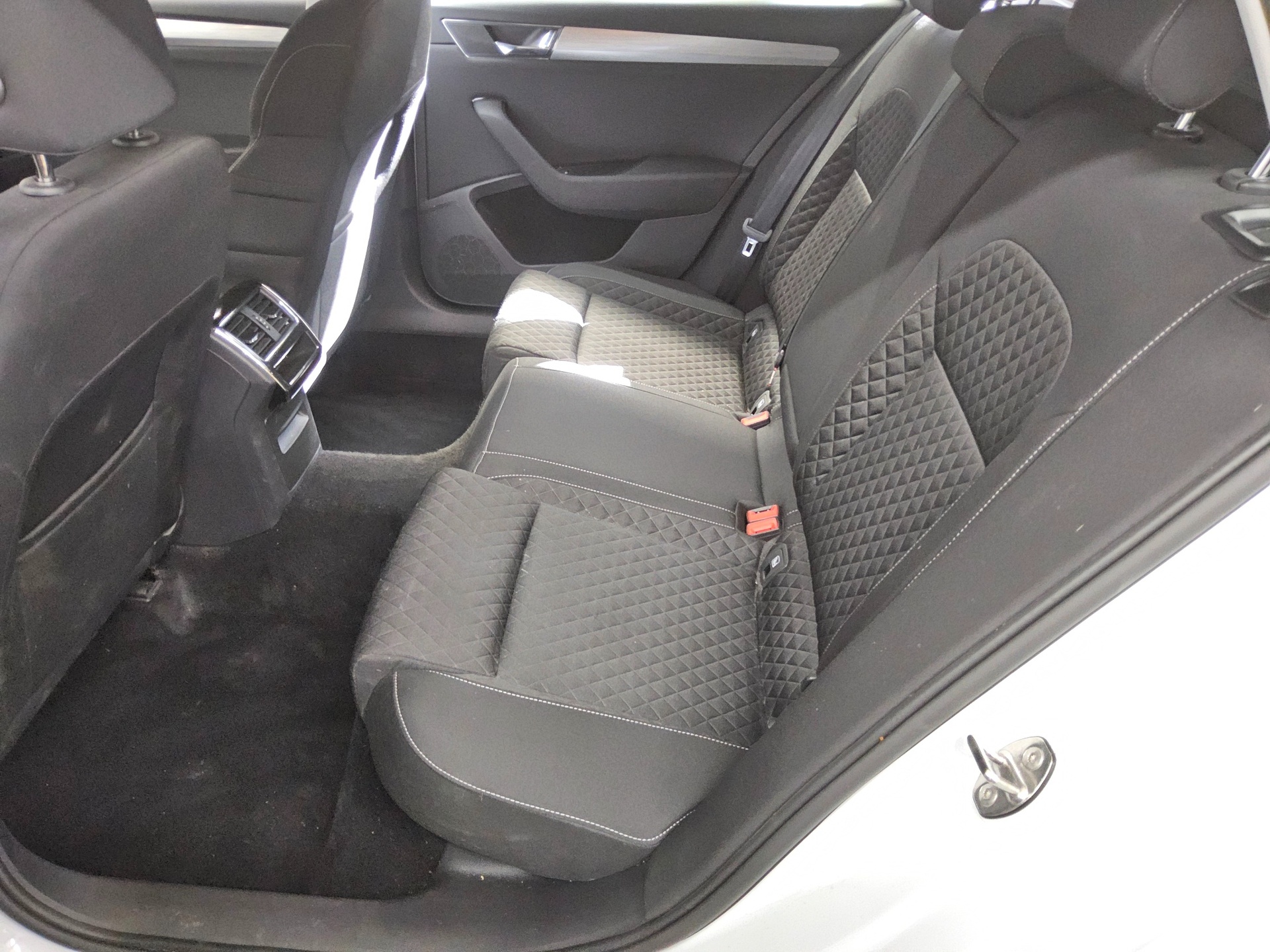 Skoda Superb Kombi 1.4 TSI iV Ambition Navi LED vc RFK 13