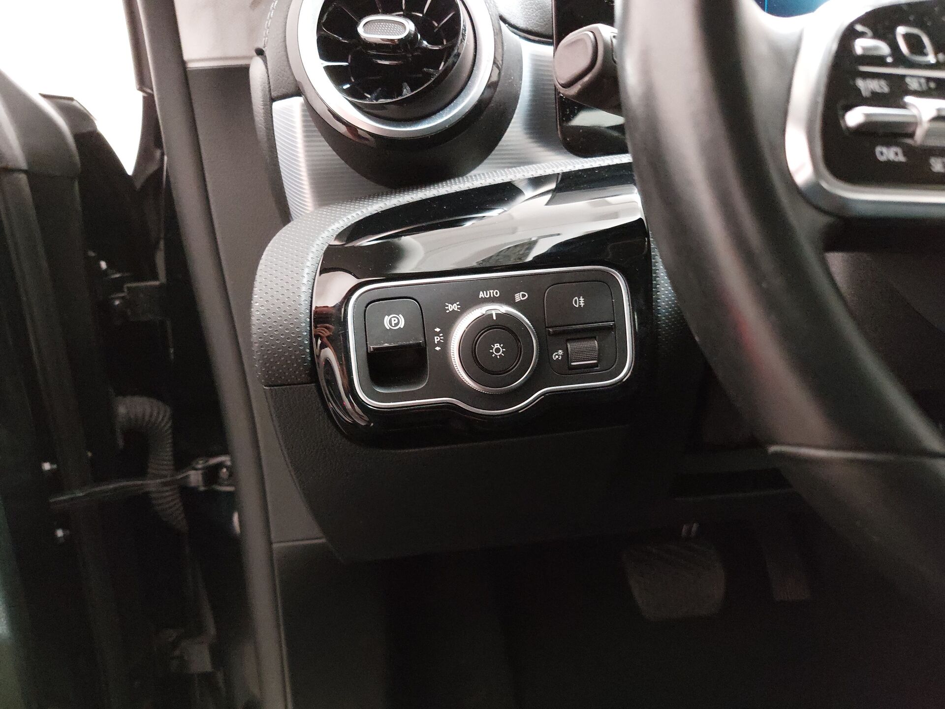Mercedes-Benz 220 d Progressive Navi MB-LED MBUX StandHzg 13