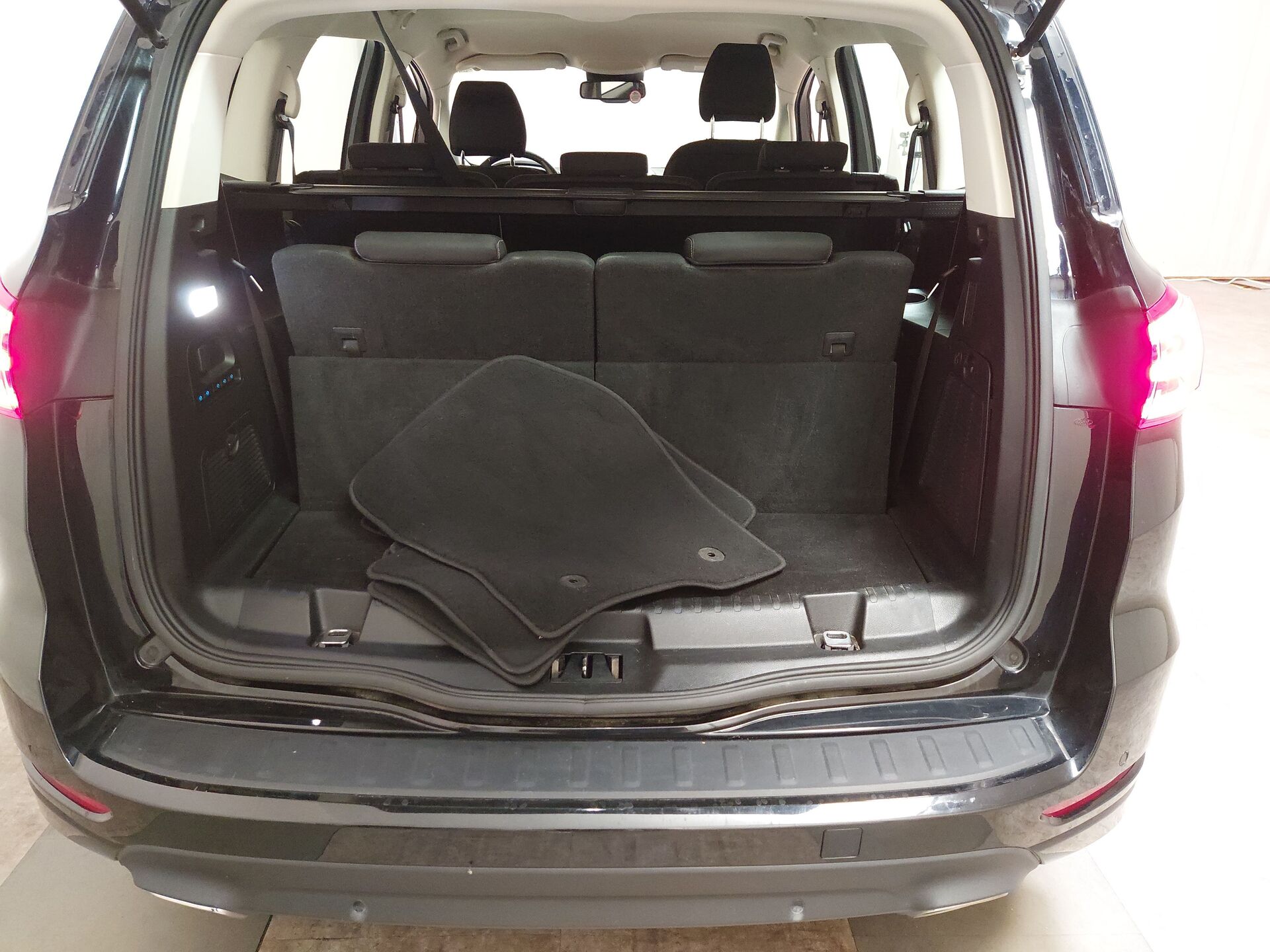 Ford S-Max 2.0 EB Titanium Navi Shz 7 Sitze PDC 19