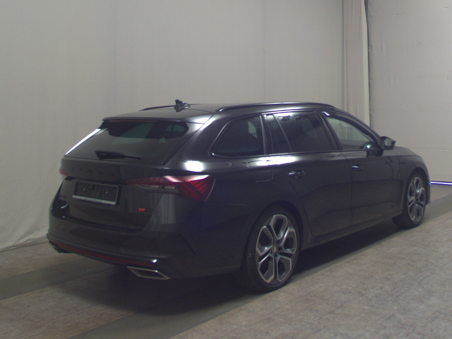 Skoda Octavia Kombi 2.0 TDI RS DCC Navi LED vc HuD RfK 4