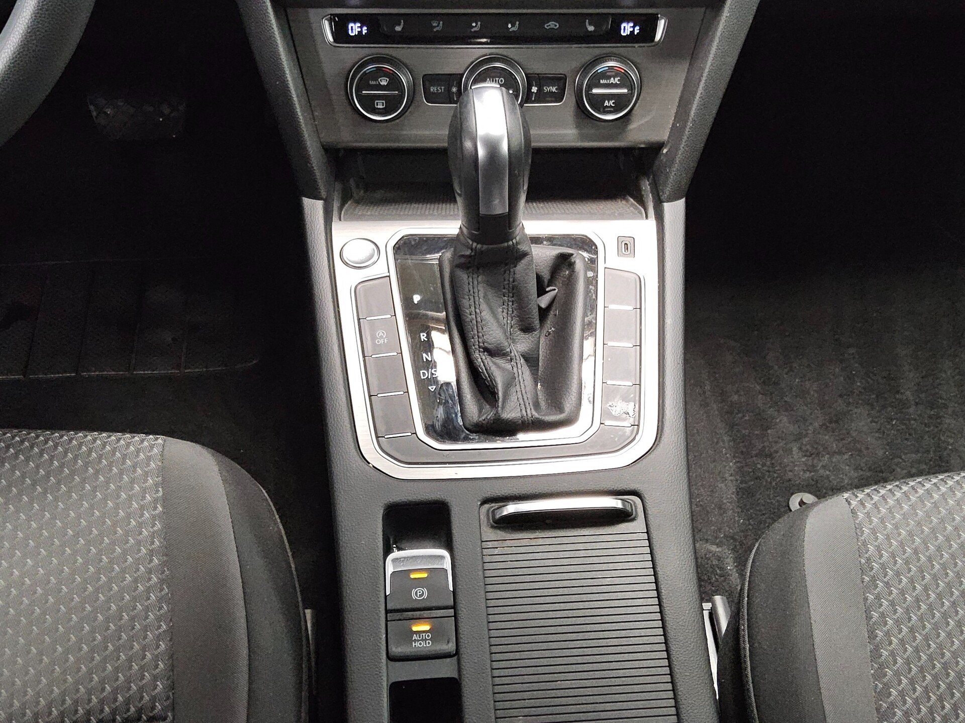 Volkswagen Passat Var. 1.6 TDI Navi LED ACC Shz 6