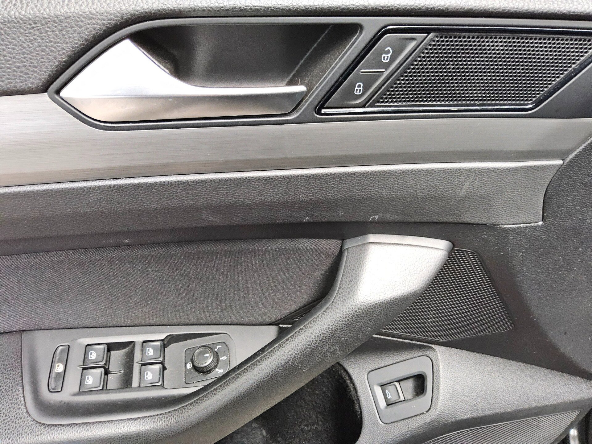 Volkswagen Passat Var. 1.6 TDI Navi LED ACC Shz 9