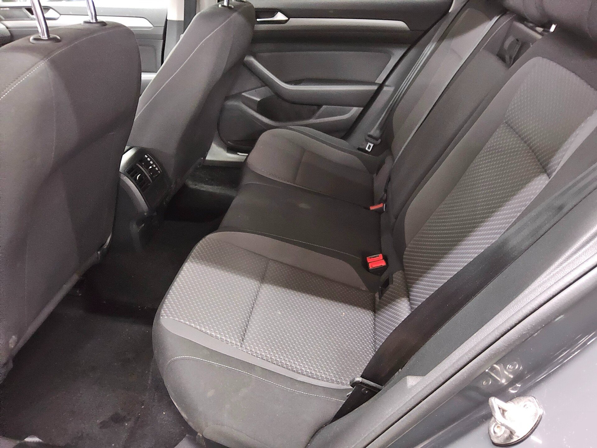 Volkswagen Passat Var. 1.6 TDI Navi LED ACC Shz 13