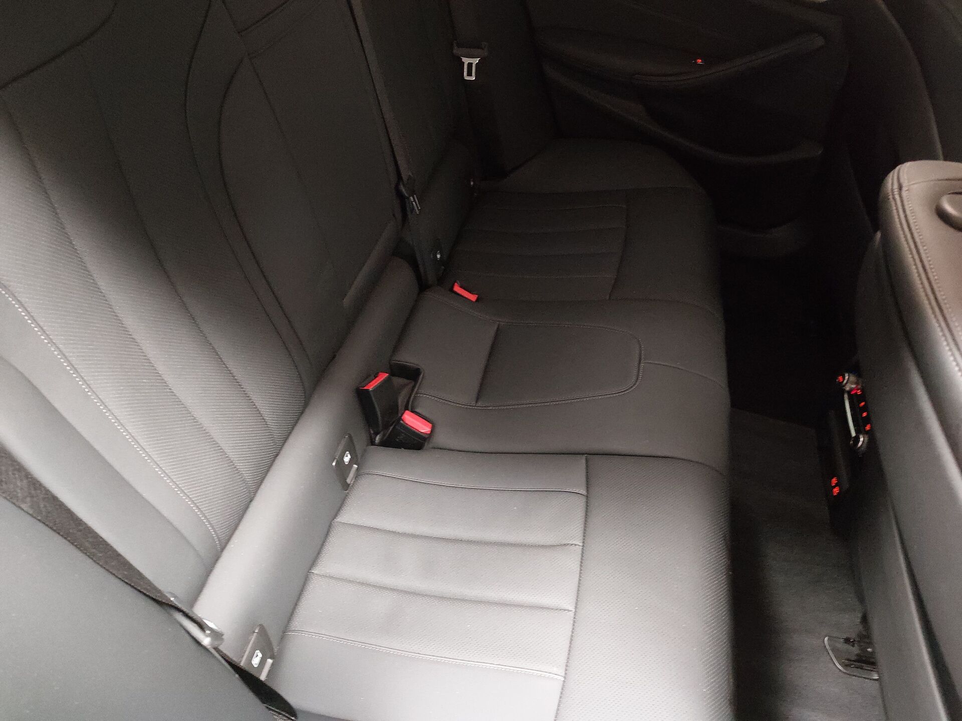 BMW 520d Touring LEDER NAVI LED LC PRO ACC AHK 17
