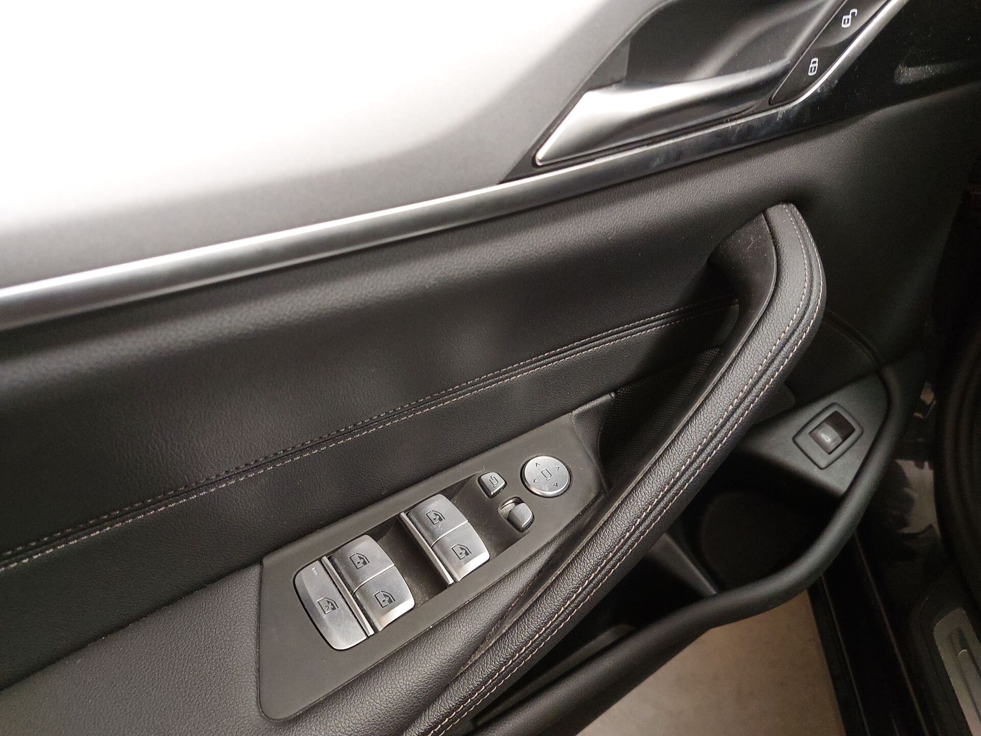 BMW 520d Touring LEDER NAVI LED LC PRO ACC AHK 14