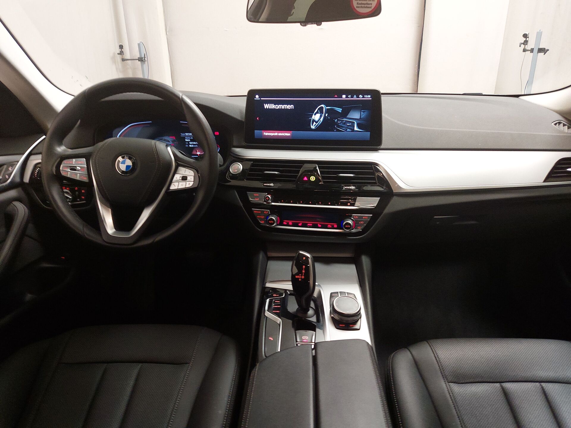 BMW 520d Touring LEDER NAVI LED LC PRO ACC AHK 16