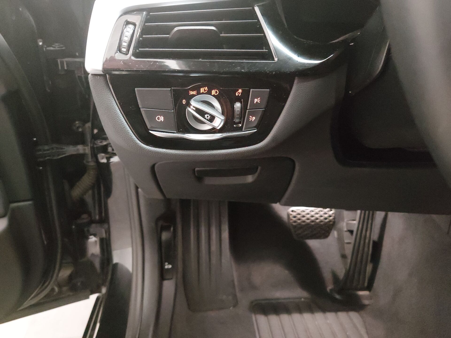 BMW 520d Touring LEDER NAVI LED LC PRO ACC AHK 13