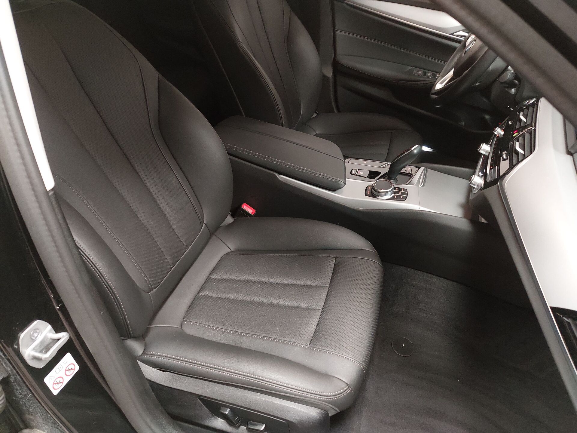 BMW 520d Touring LEDER NAVI LED LC PRO ACC AHK 15