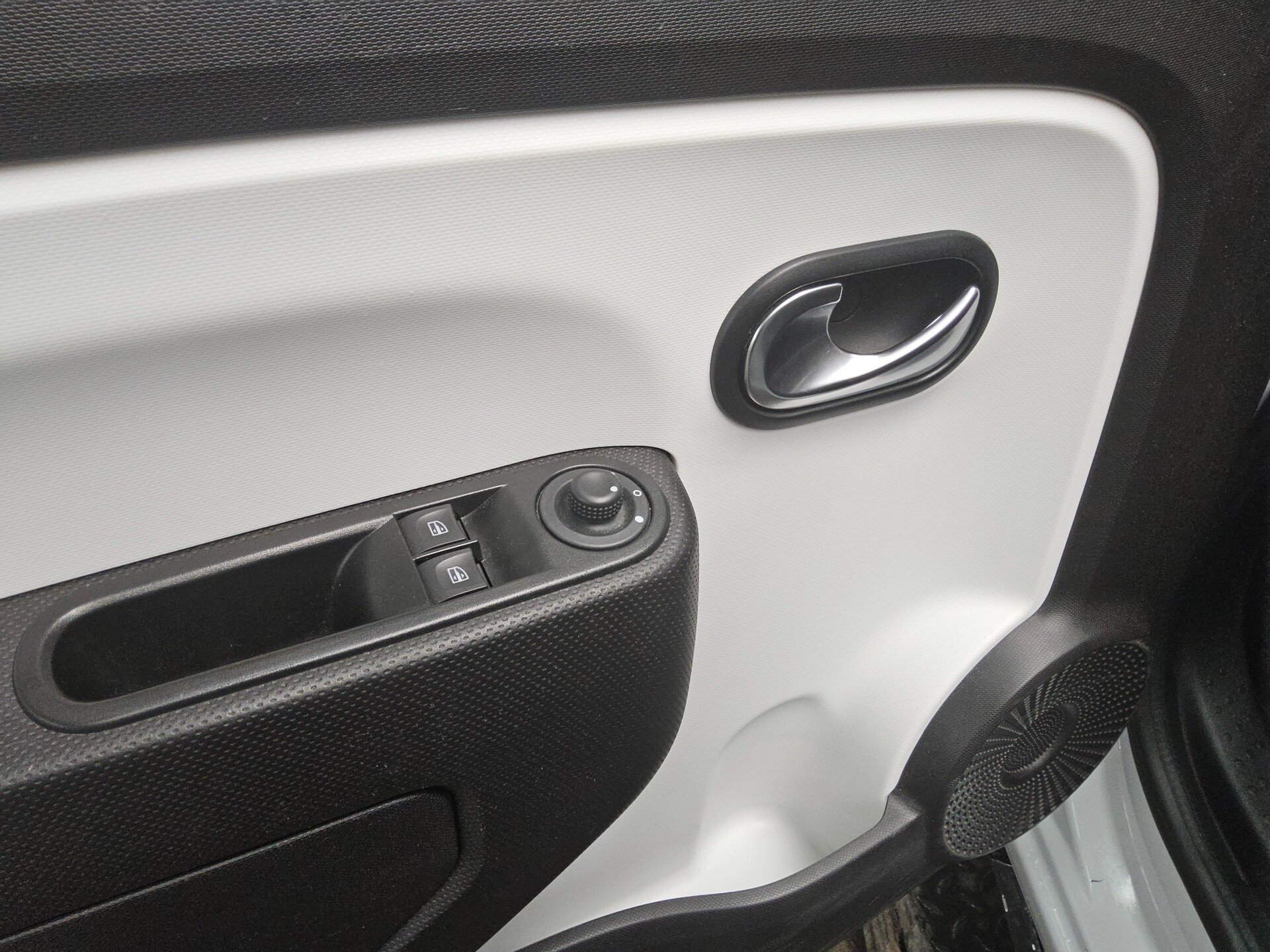 Renault Twingo Electric Equilibre DAB+ 9